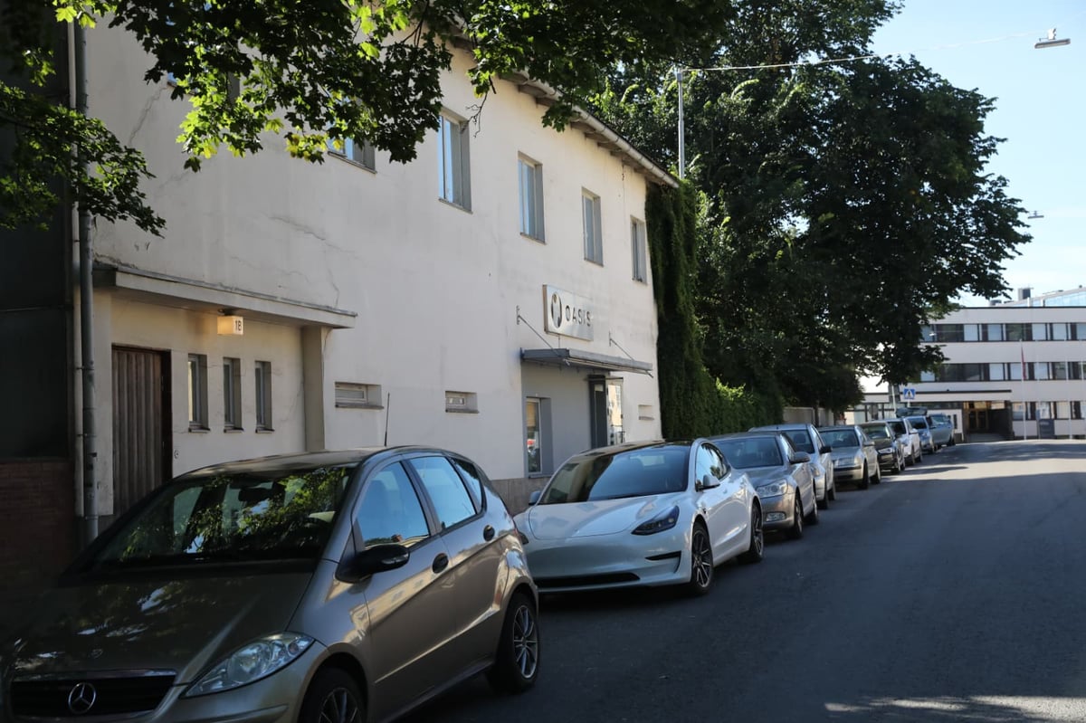 Joogoksen aamujoogatunti Oasis Studiolla, Kerttulinkatu 1A